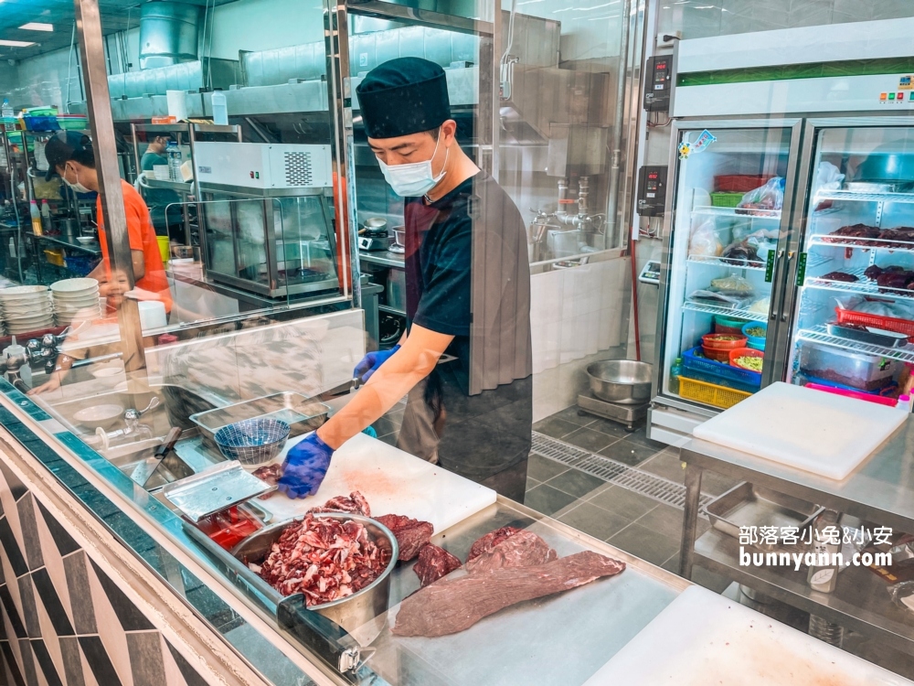 台南文章牛肉湯(東寧旗艦店)，店面環境乾淨衛生又不錯吃。
