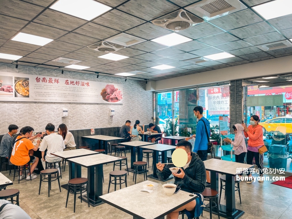 台南文章牛肉湯(東寧旗艦店)，店面環境乾淨衛生又不錯吃。