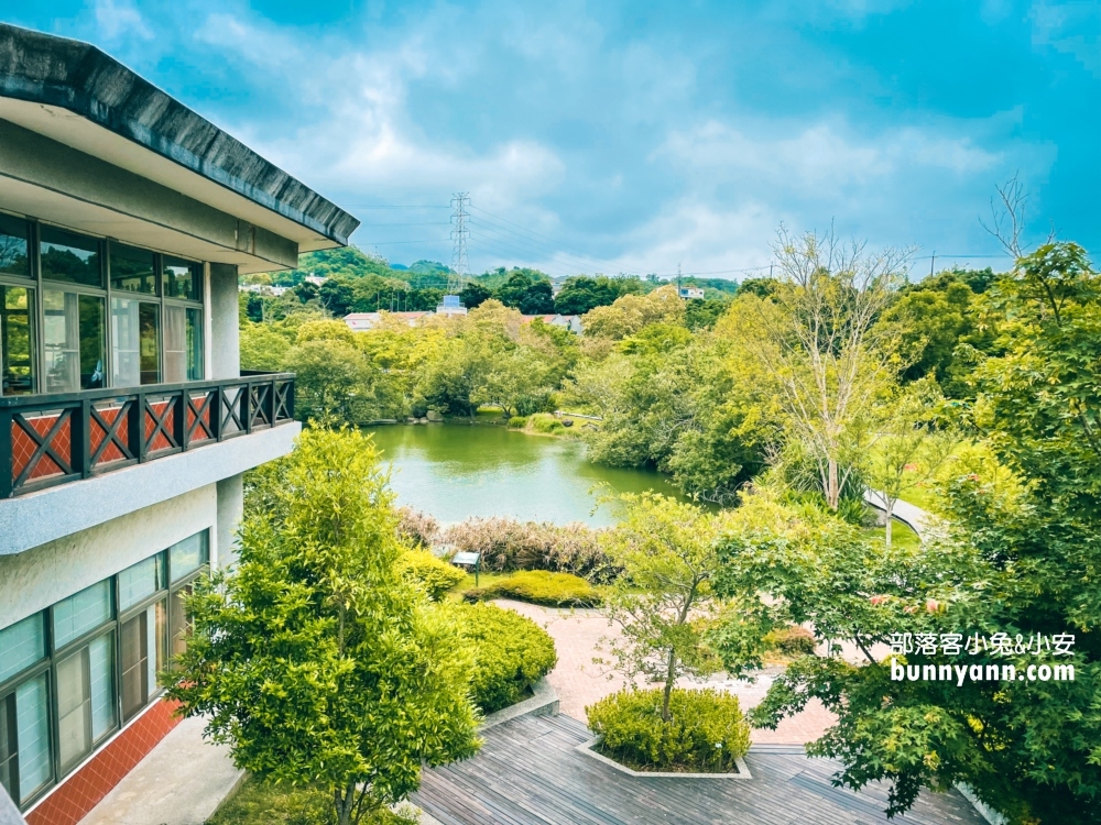 苗栗【雪霸國家公園管理處】湖邊的氣溫涼爽，還有生態館可以參觀