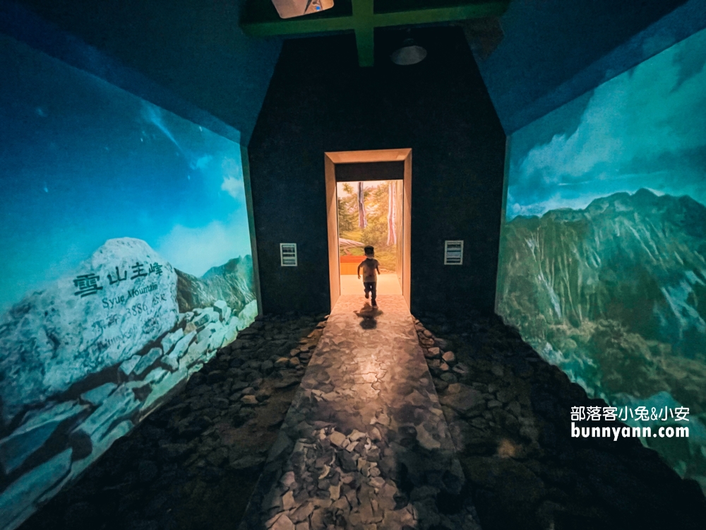 苗栗【雪霸國家公園管理處】湖邊的氣溫涼爽，還有生態館可以參觀