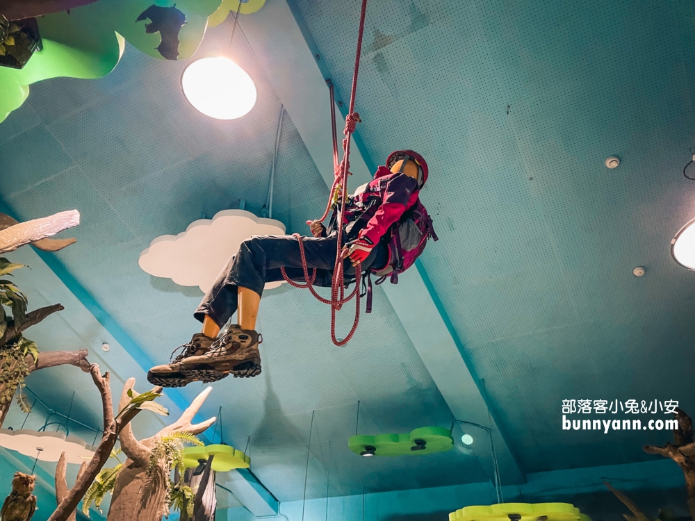 苗栗【雪霸國家公園管理處】湖邊的氣溫涼爽，還有生態館可以參觀
