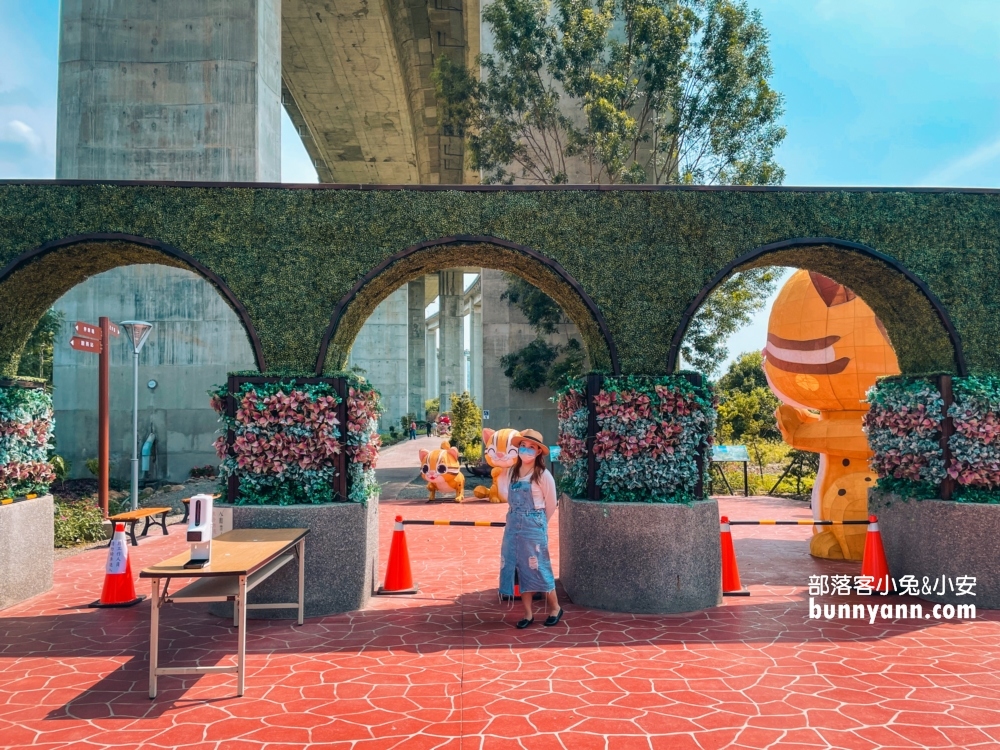 南投【橋聳雲天綠雕園區】壯觀高速公路建築景色