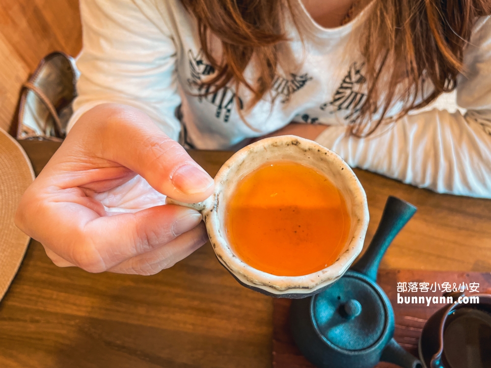 日月潭【湖の怪物咖啡】妖怪紅龜粿好搶眼，前往方式全攻略