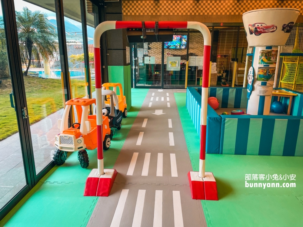 南投承萬尊爵渡假酒店，超浮誇遊戲室，戶外南洋泳池玩起來