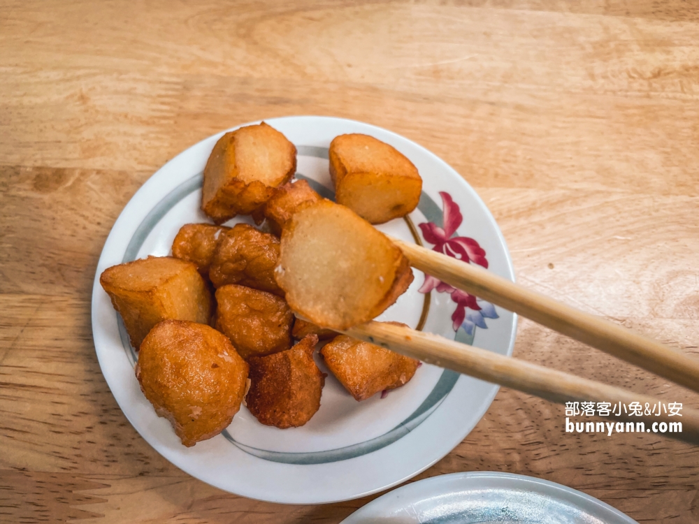基隆必吃！吳姳麵館(A6263)，超過三十顆肥美蚵仔的男子漢蓋飯