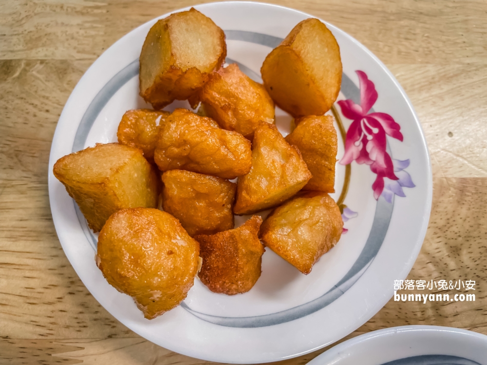 基隆必吃！吳姳麵館(A6263)，超過三十顆肥美蚵仔的男子漢蓋飯