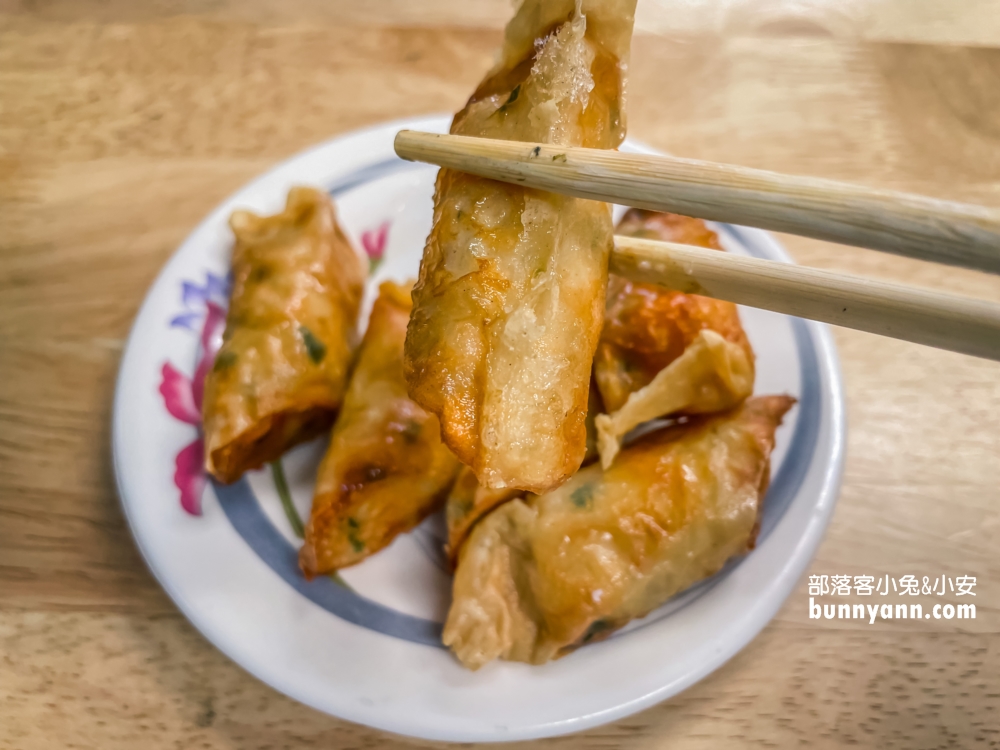 基隆必吃！吳姳麵館(A6263)，超過三十顆肥美蚵仔的男子漢蓋飯