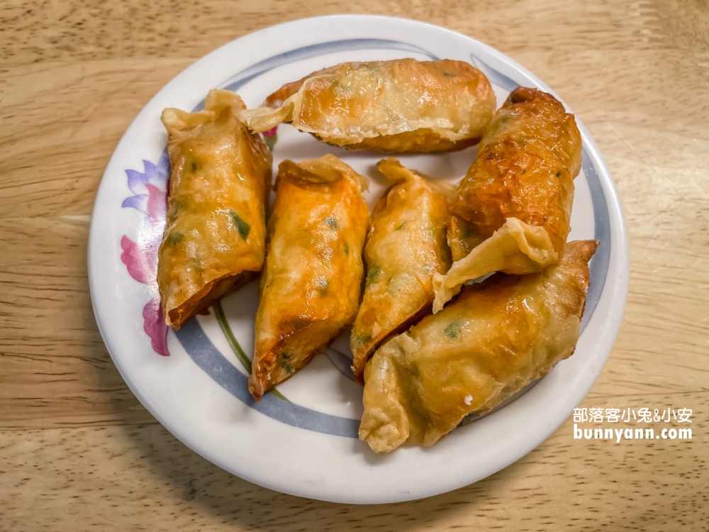 基隆必吃！吳姳麵館(A6263)，超過三十顆肥美蚵仔的男子漢蓋飯