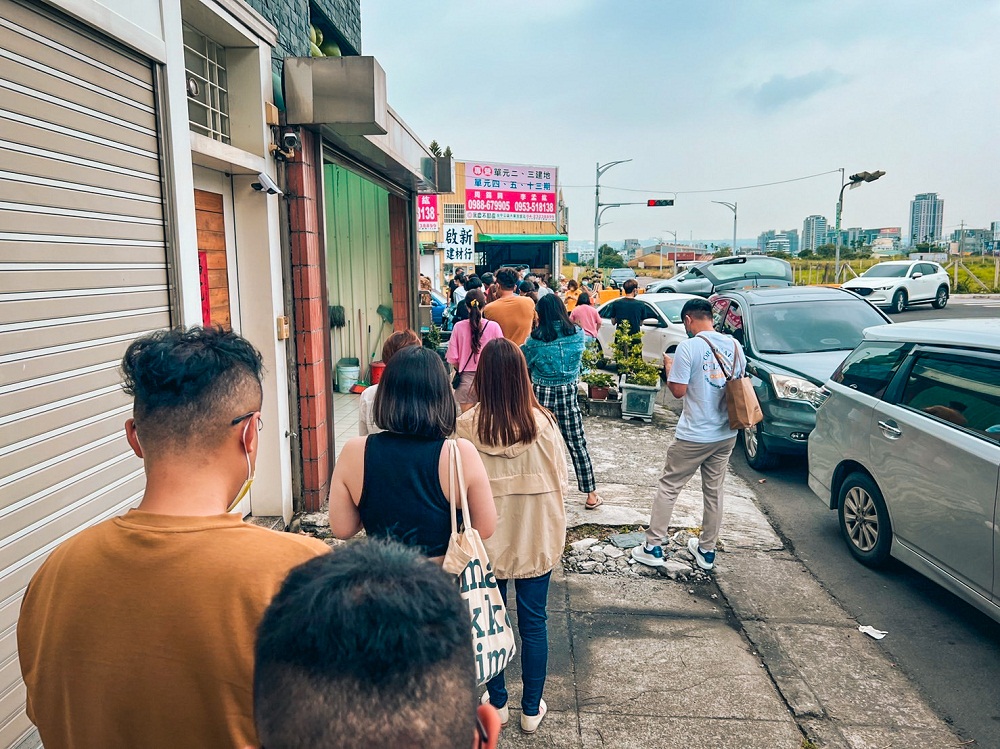 台中【讓一糖蛋糕專賣店】只賣檸檬蛋糕就能每天排隊買蛋糕，真厲害!