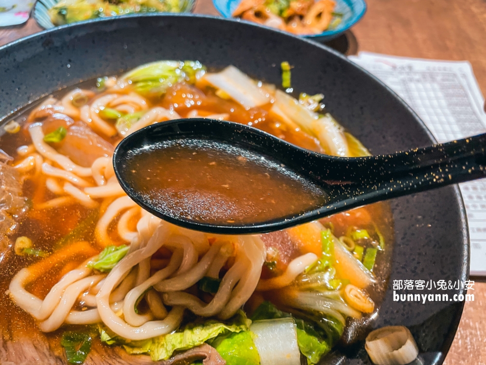 基隆美食古月香熬粹牛肉麵，停車資訊與菜單分享