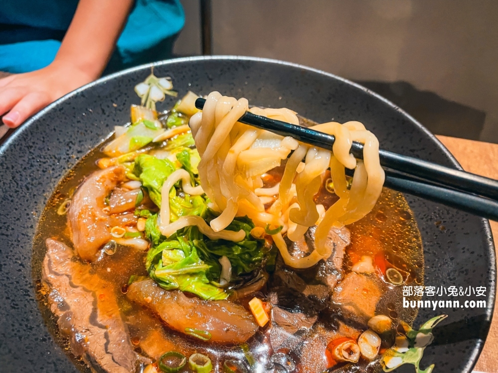 基隆美食古月香熬粹牛肉麵，停車資訊與菜單分享