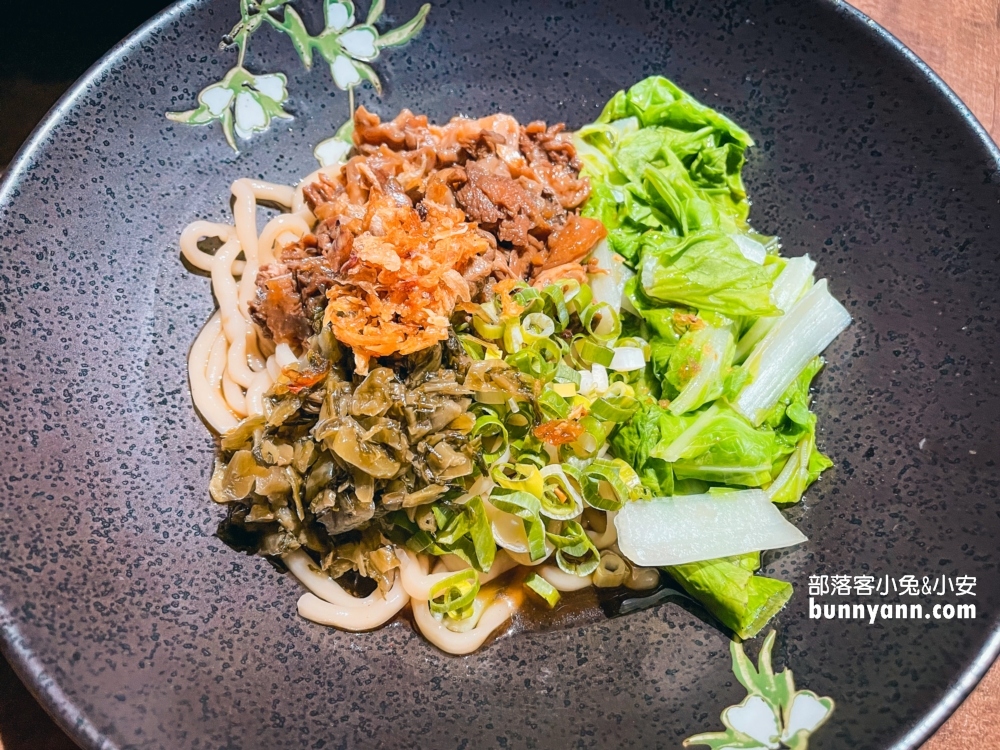 基隆美食古月香熬粹牛肉麵，停車資訊與菜單分享