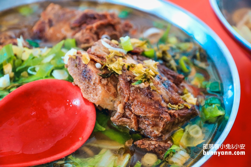 鳳林美食》孫叔叔牛骨牛肉麵，谷歌評價四顆星大塊帶骨牛肉