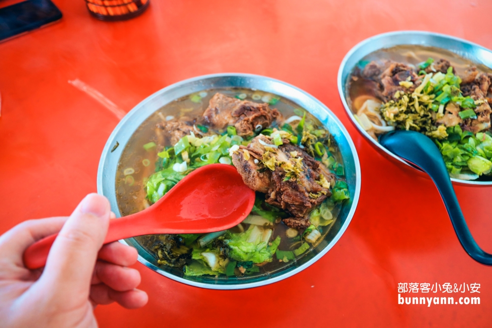 鳳林美食》孫叔叔牛骨牛肉麵，谷歌評價四顆星大塊帶骨牛肉