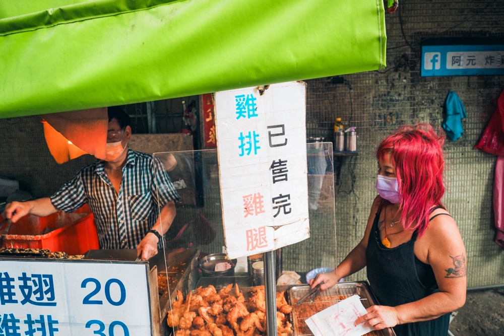 板橋【阿元的炸雞】位於巷子內的平價炸雞排攤