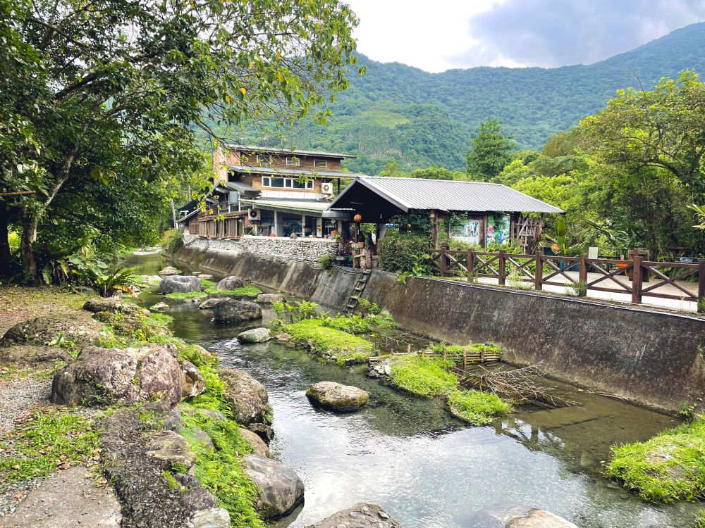 花蓮餐廳》馬太鞍欣綠農園，隱藏在濕地生態園區裡的土雞大餐。