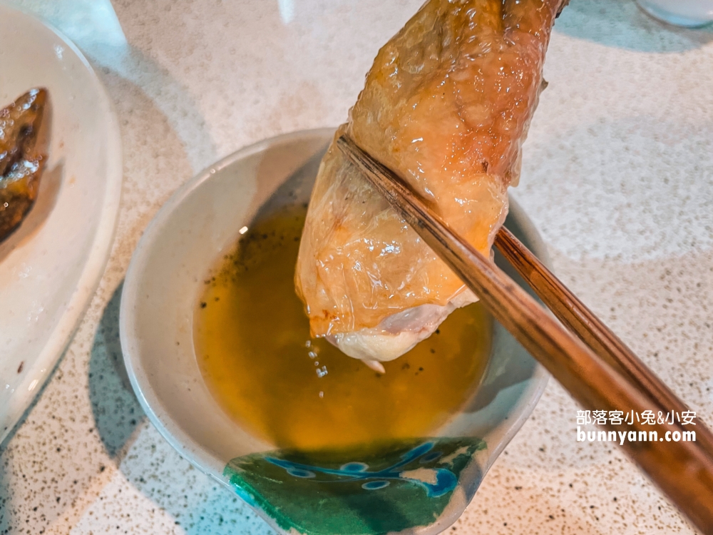 谷關美食推薦和平客棧，金黃甕仔雞跟山菜實在好吃