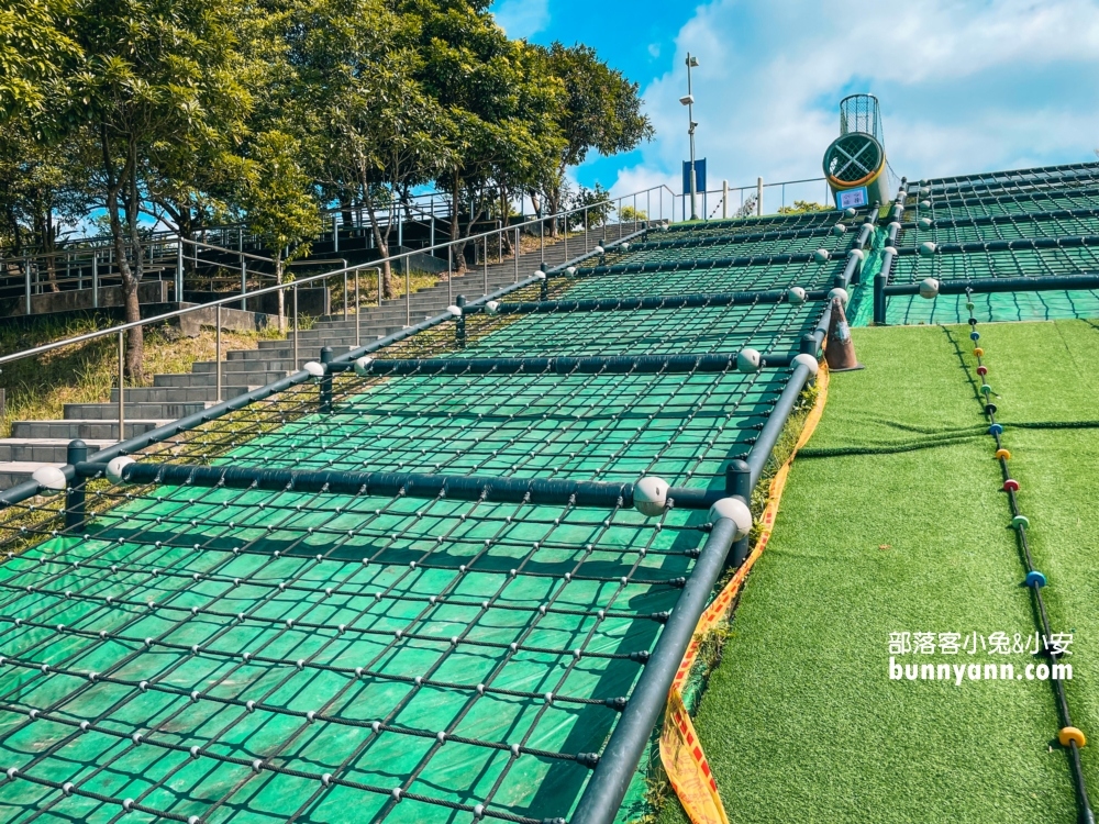 基隆必玩【暖暖運動公園】親子遊戲場超長溜滑好好玩