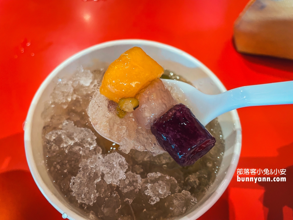 九份美食》賴阿婆芋圓，滿載配料的芋圓冰介紹給你