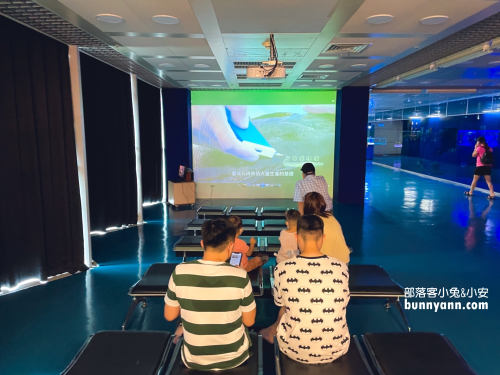 屏東【長治水族館】有很多稀奇古怪的魚類和蝦子，門票價格也很親民