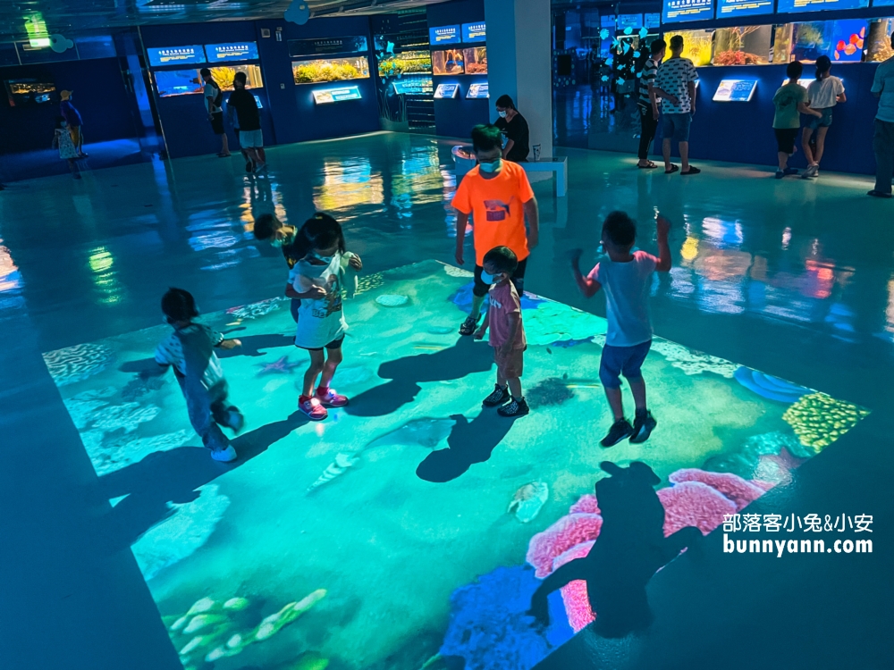 屏東【長治水族館】有很多稀奇古怪的魚類和蝦子，門票價格也很親民