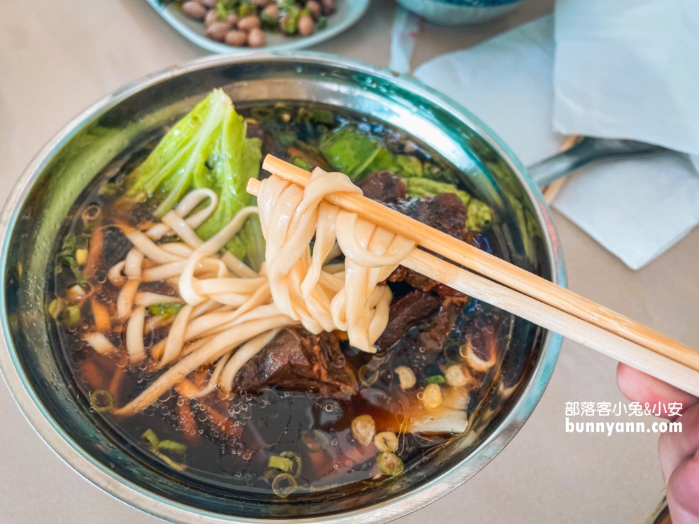 嘉義水上鄉小汪牛肉麵，牛肉入口即化，酸辣湯好好喝