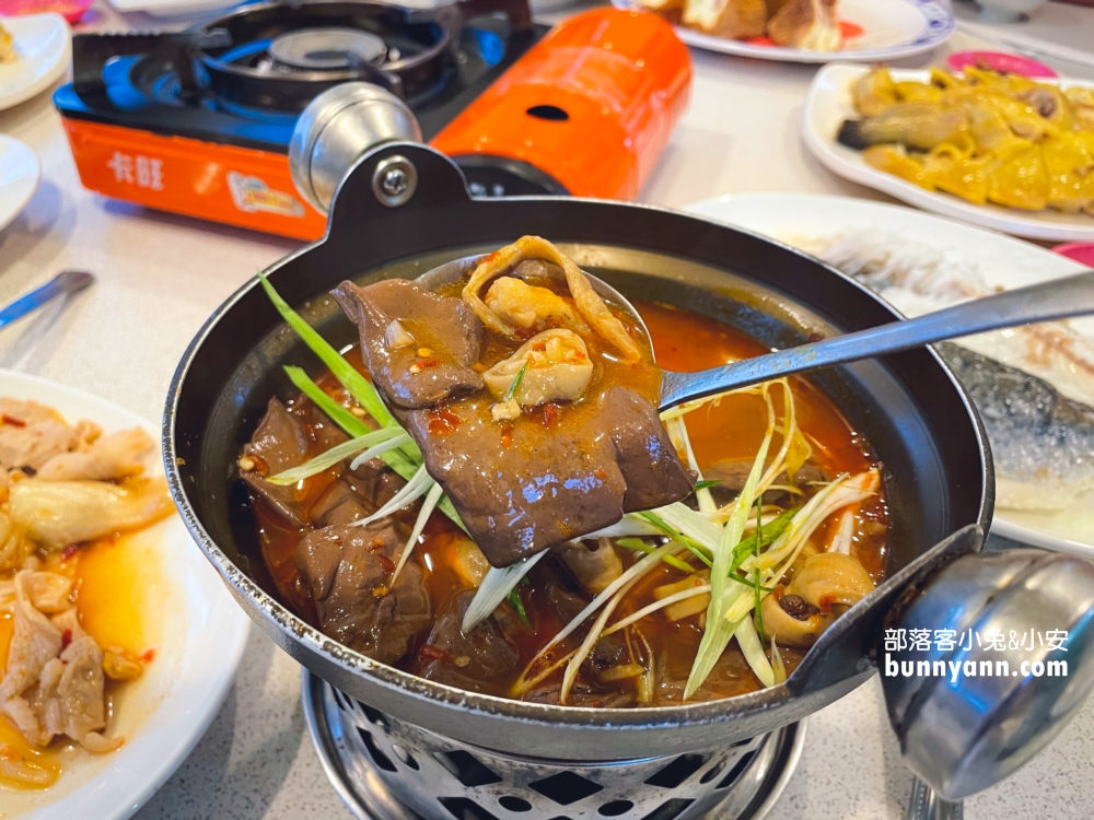 新北【萬里酒莊】放山雞不但新鮮嫩口，價格還很平價，CP值爆表！