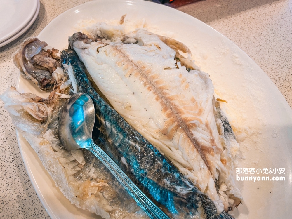 新北【萬里酒莊】放山雞不但新鮮嫩口，價格還很平價，CP值爆表！