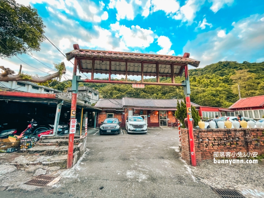 新北【萬里酒莊】放山雞不但新鮮嫩口，價格還很平價，CP值爆表！