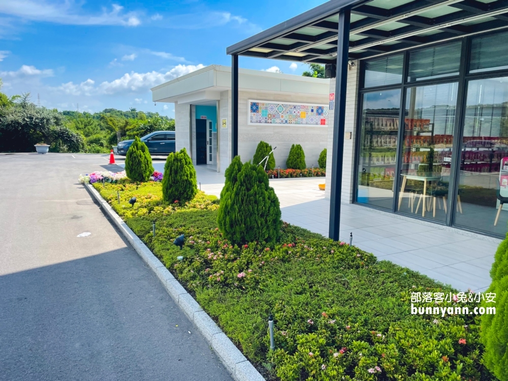 苗栗裕芳食品通霄店，下車WC和採買伴手禮好地方