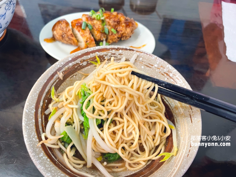 阿里港義成伯の麵店，有柴柴看店的超美日式湯麵店