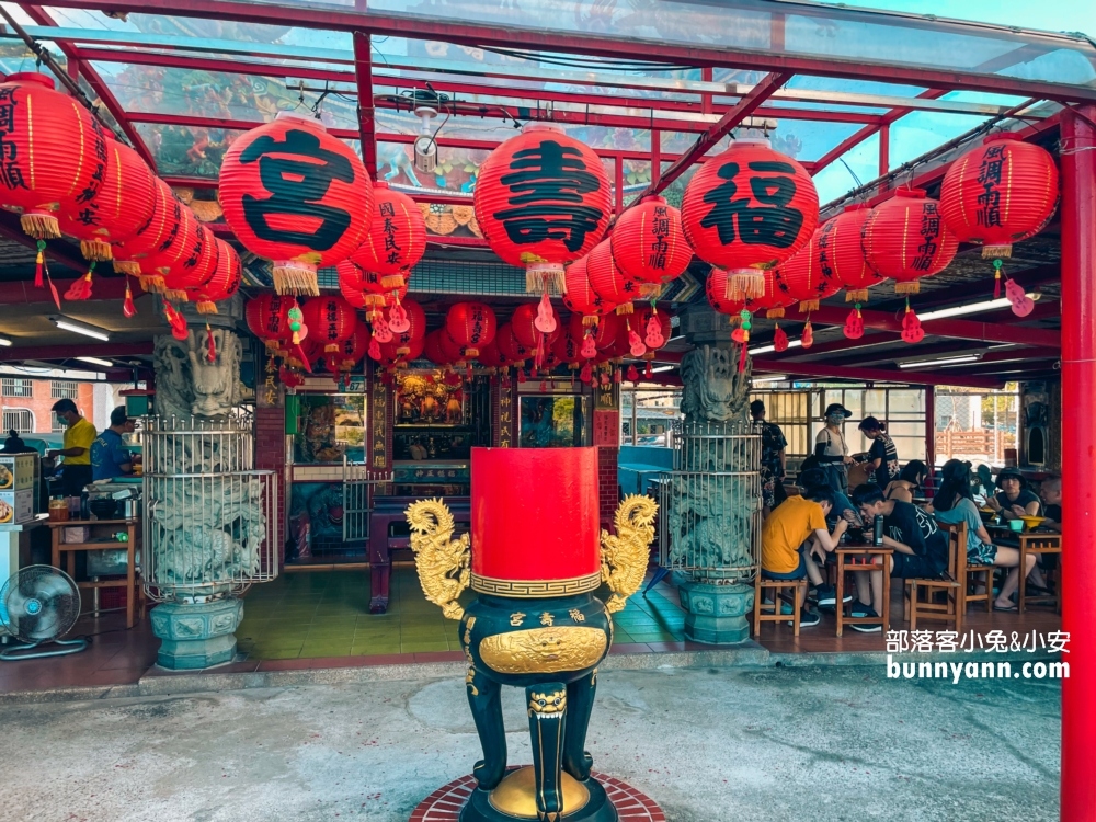 瑞芳深澳喫冰冰店，藏在廟內的浮誇花生粒雪花冰