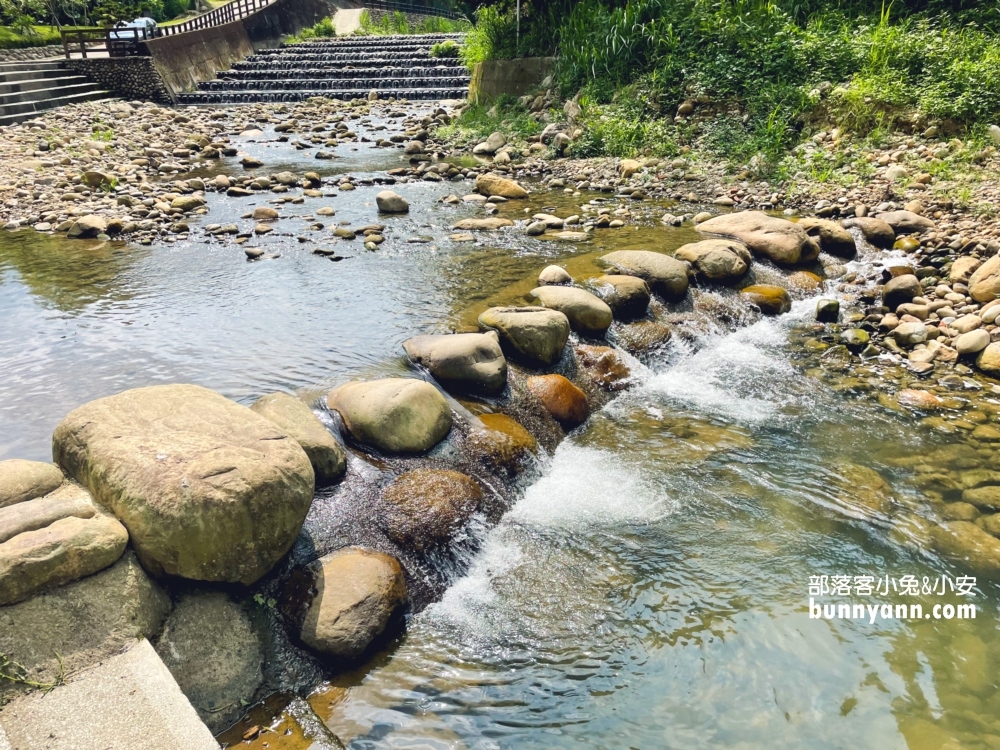 龍潭的鹿點咖啡千瀑店，愜意喝咖啡和私房玩水地點