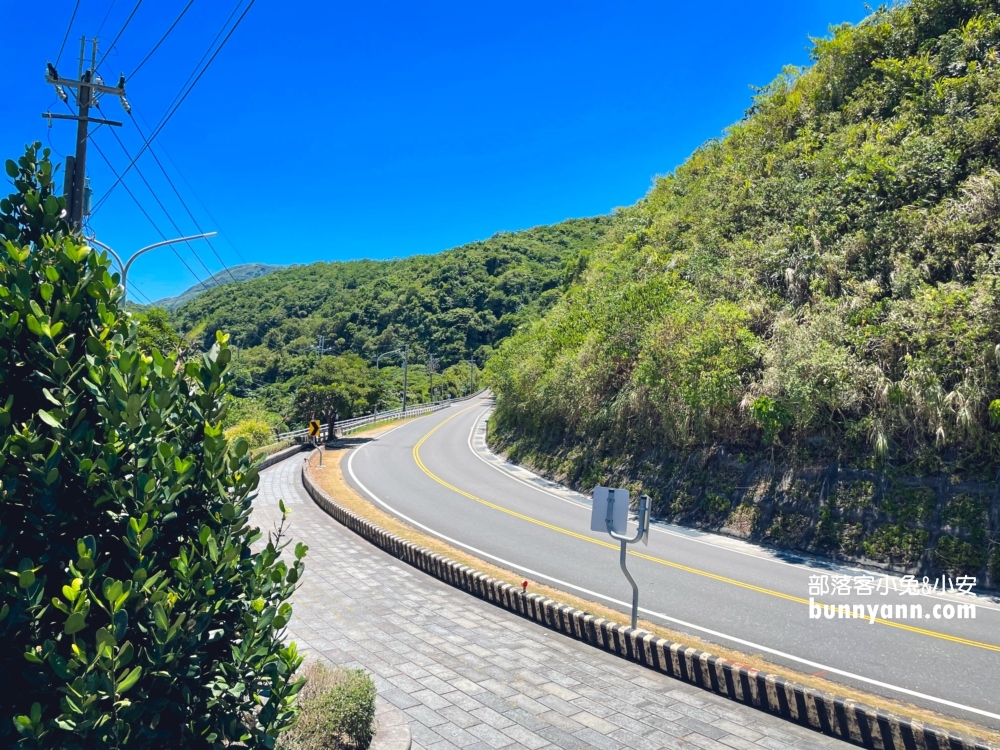 宜蘭超美的「南方澳觀景台」下車兩分鐘就是美麗海景，海天一色。