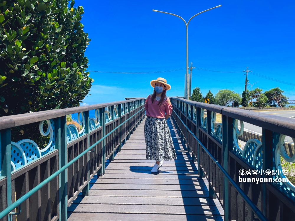 宜蘭超美的「南方澳觀景台」下車兩分鐘就是美麗海景，海天一色。