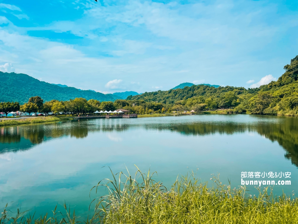 桃園【三坑自然生態公園】暢遊綠色湖畔步道，夏天來還可以玩水消暑