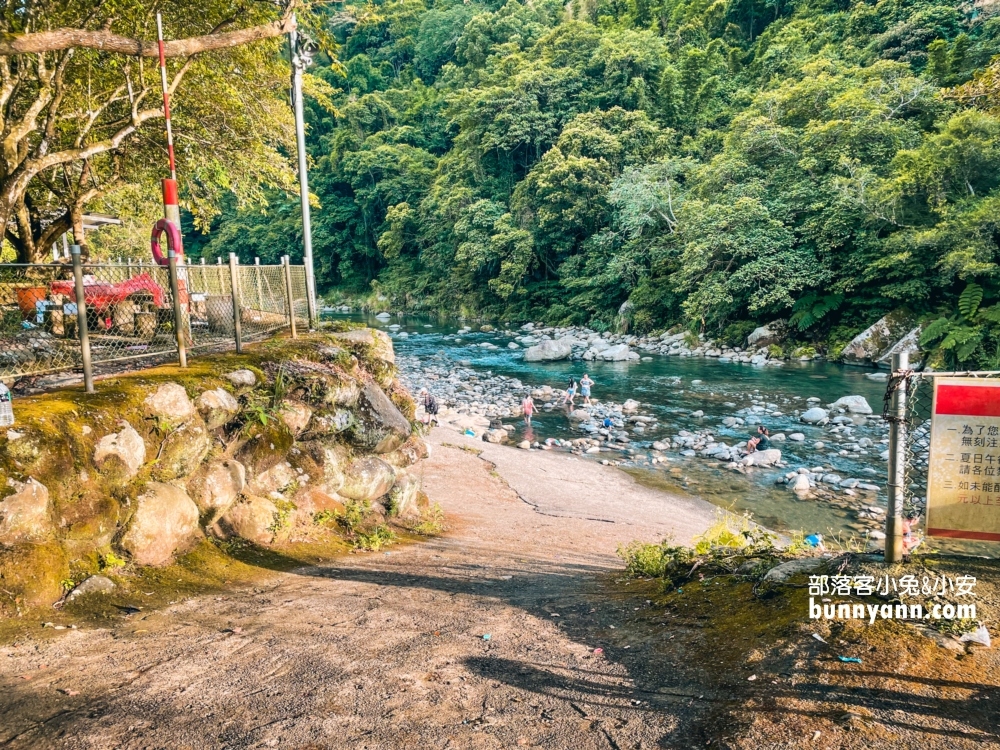 三峽樂源仙境土雞城一邊烤肉一邊玩水超級棒!!