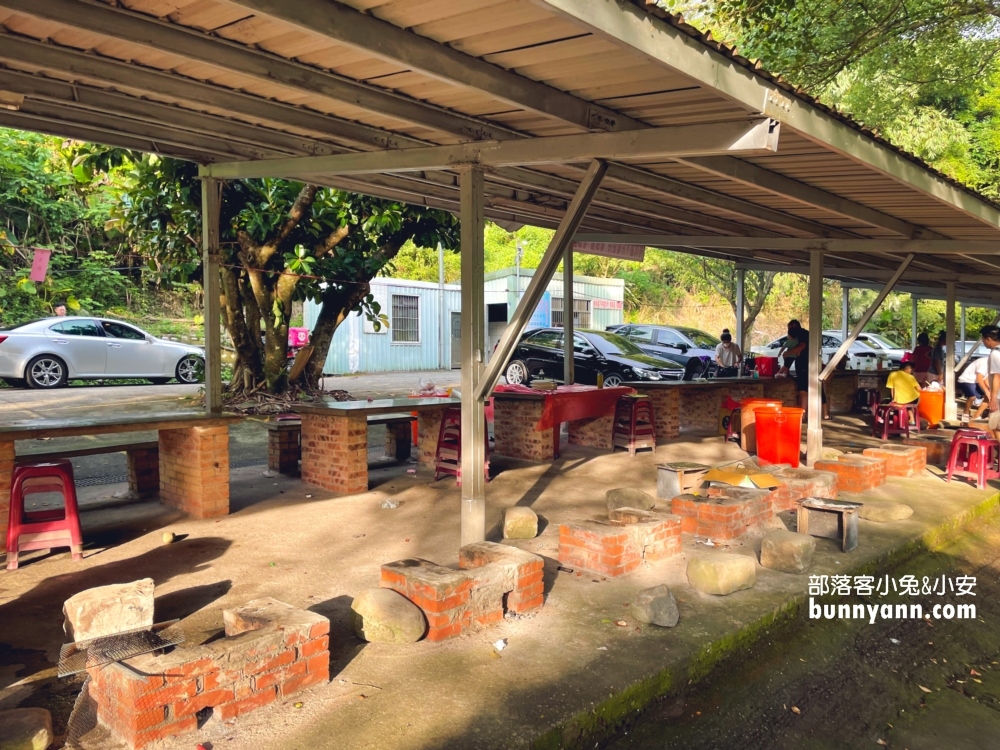 三峽樂源仙境土雞城一邊烤肉一邊玩水超級棒!!