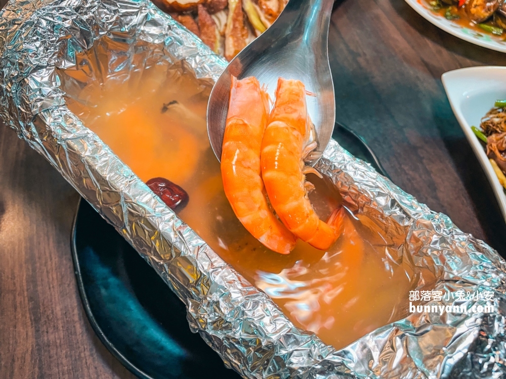 小漁村精緻海鮮平價快炒，生魚片跟蝦蝦水餃不錯吃(菜單)