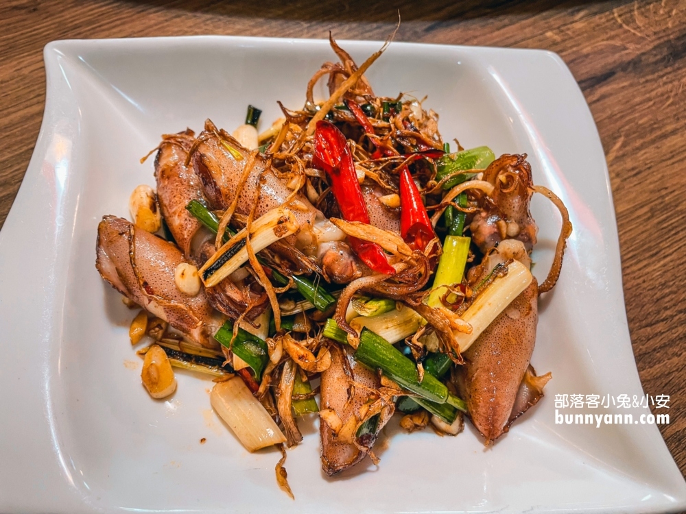 小漁村精緻海鮮平價快炒，生魚片跟蝦蝦水餃不錯吃(菜單)