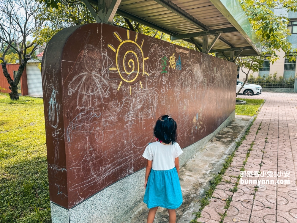 南投草屯兒童樂園｜有遮陽跟停車場的戶外親子遊戲區