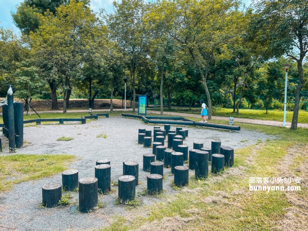 南投草屯兒童樂園｜有遮陽跟停車場的戶外親子遊戲區
