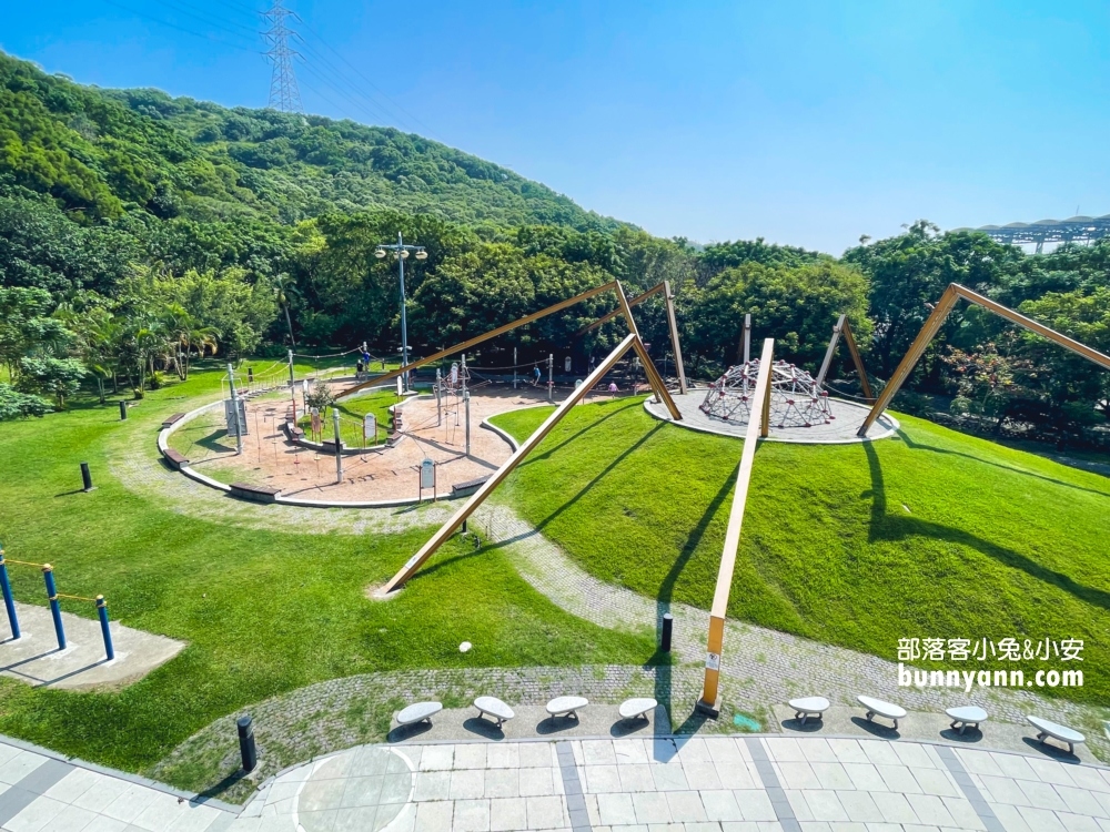 台中鰲峰山運動公園，手腳併用的戶外親子遊戲場