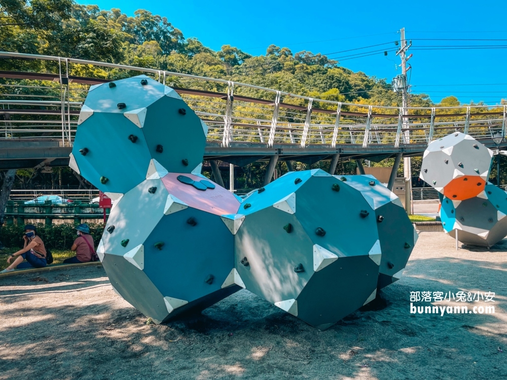 台中鰲峰山運動公園，手腳併用的戶外親子遊戲場