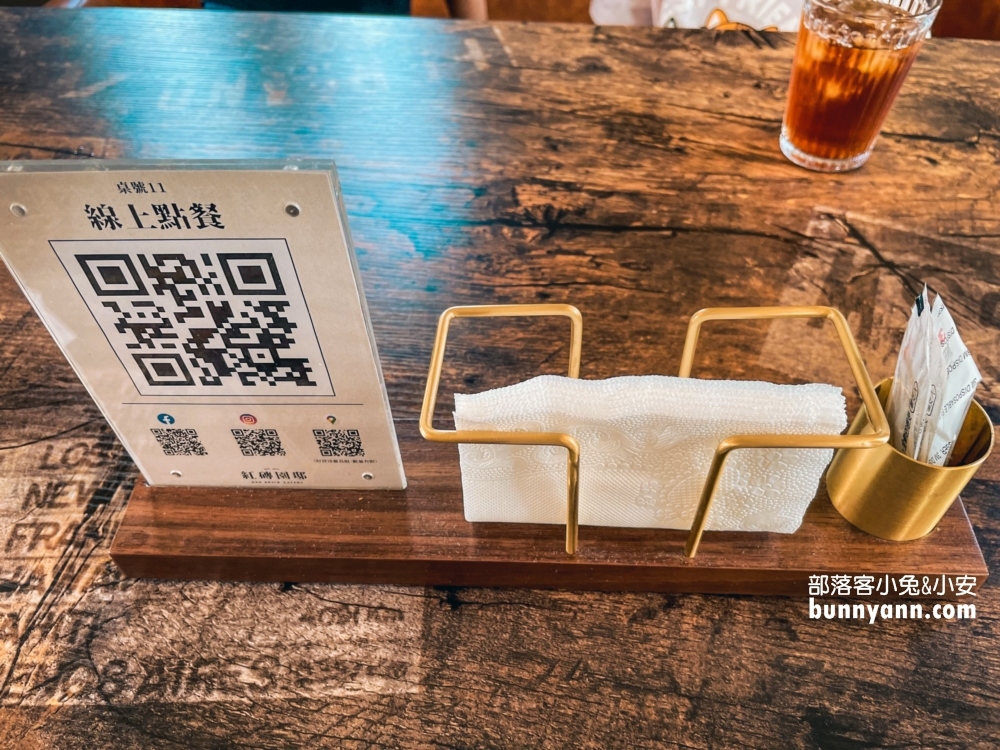 紅磚園邸｜水豚和狐獴陪你吃飯，菜單與預約方式介紹。