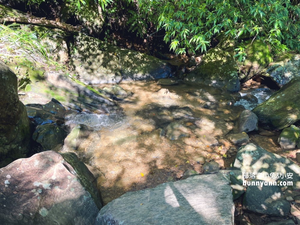 基隆【暖東峽谷步道】從入口處到瀑布來回只要30分鐘輕鬆走