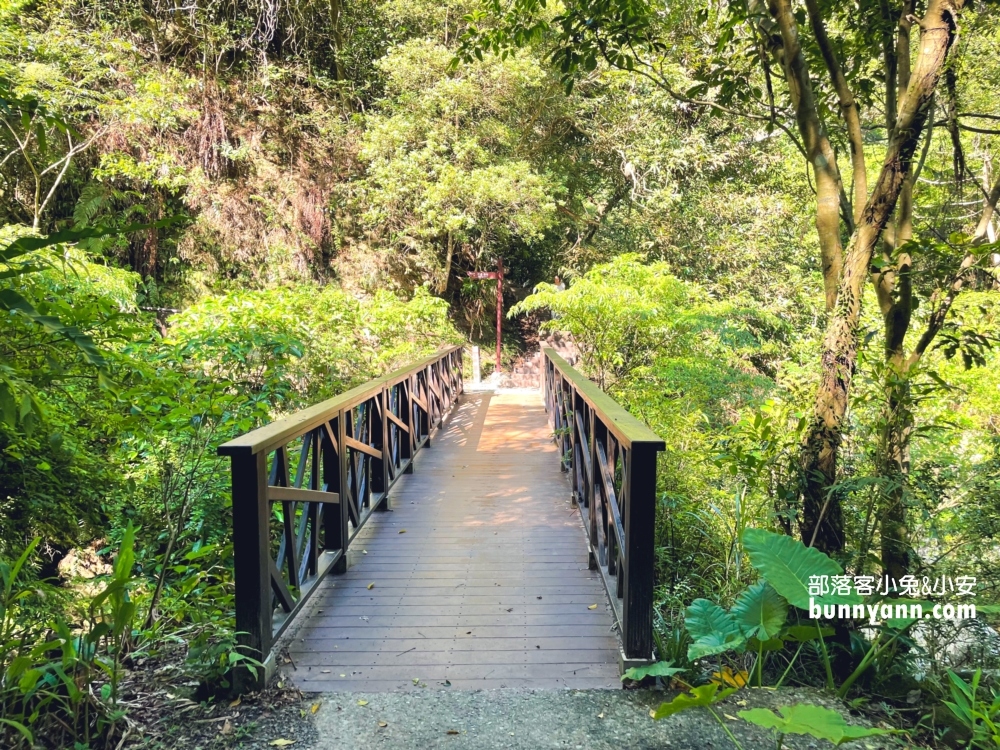 基隆【暖東峽谷步道】從入口處到瀑布來回只要30分鐘輕鬆走