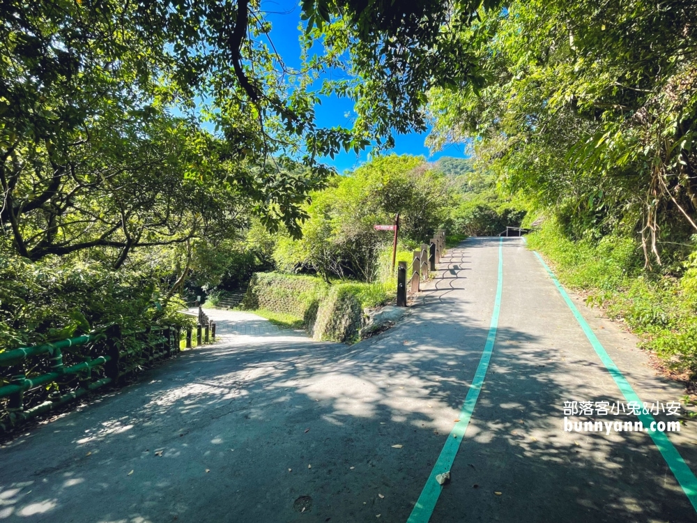 基隆【暖東峽谷步道】從入口處到瀑布來回只要30分鐘輕鬆走