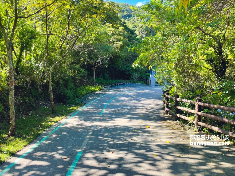 基隆【暖東峽谷步道】從入口處到瀑布來回只要30分鐘輕鬆走