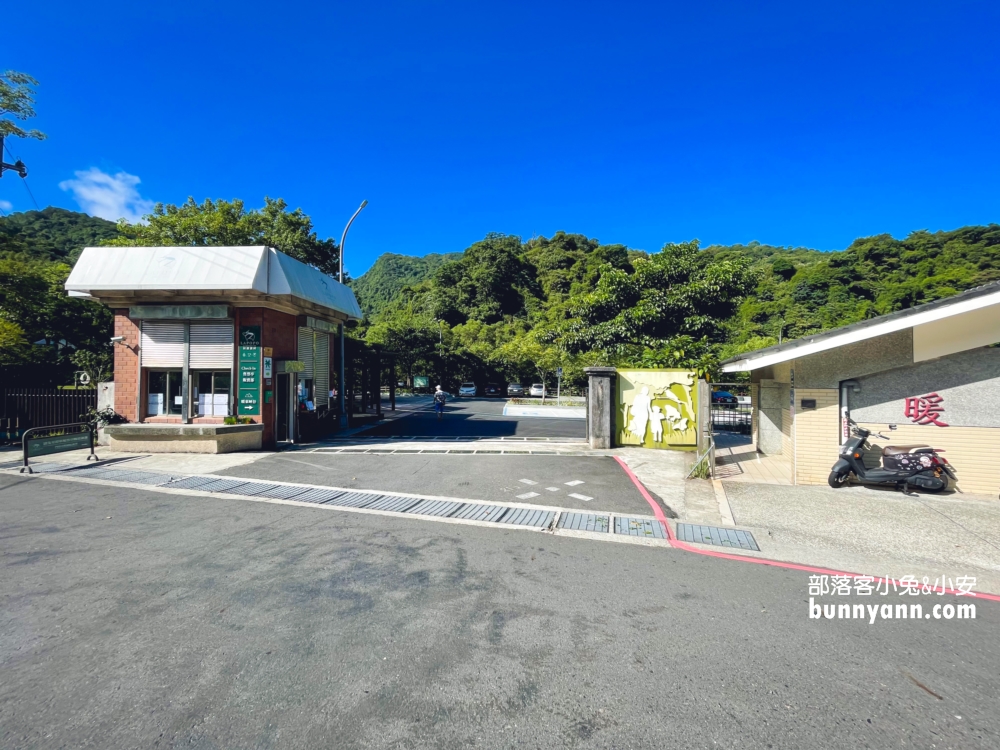 基隆【暖東峽谷步道】從入口處到瀑布來回只要30分鐘輕鬆走